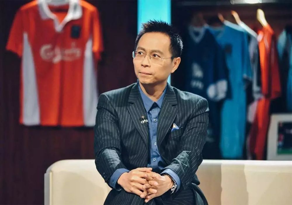 曼城中场菲利普斯可能在冬窗离队，他与曼联、纽卡联系在一起，如果曼城选择出售菲利普斯，瓜迪奥拉考虑与利物浦、拜仁竞争富勒姆中场帕利尼亚，蓝月亮可能考虑应景拜仁中场基米希。